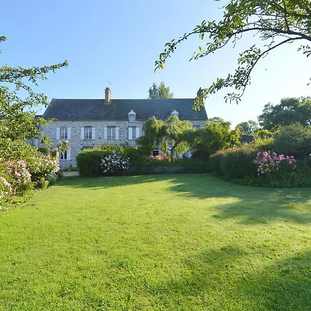 Amazing Holiday In Regneville-sur-mer With Garden * Hauteville-sur-Mer