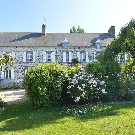 Dom wakacyjny Amazing Holiday In Regneville-sur-mer With Garden