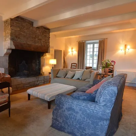 Amazing Holiday In Regneville-sur-mer With Garden Dom wakacyjny
