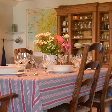 Dom wakacyjny Amazing Holiday In Regneville-sur-mer With Garden *