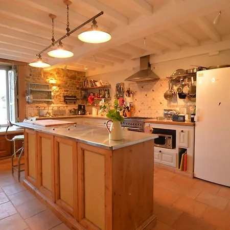 Dom wakacyjny Amazing Holiday In Regneville-sur-mer With Garden Hauteville-sur-Mer