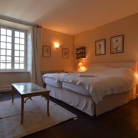 Amazing Holiday In Regneville-sur-mer With Garden