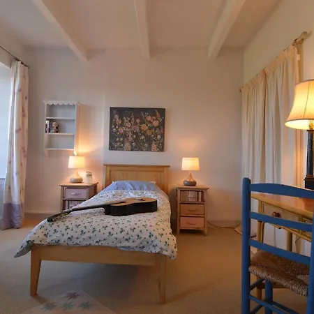 Amazing Holiday In Regneville-sur-mer With Garden Dom wakacyjny *