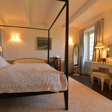 Dom wakacyjny Amazing Holiday In Regneville-sur-mer With Garden Hauteville-sur-Mer