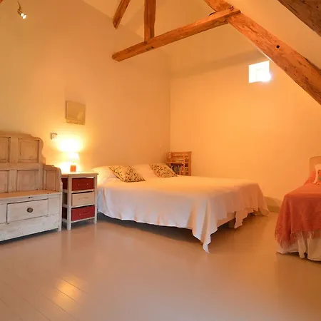 Dom wakacyjny Amazing Holiday In Regneville-sur-mer With Garden