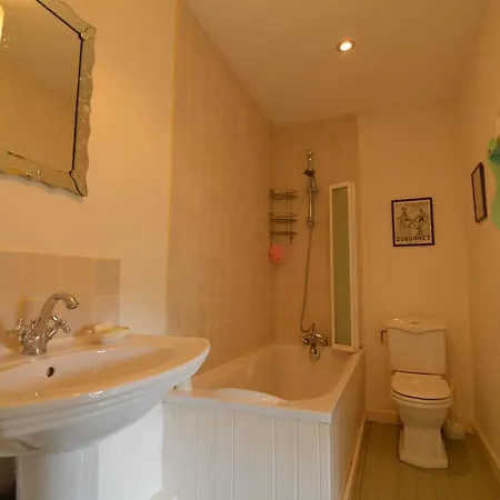 Dom wakacyjny Amazing Holiday In Regneville-sur-mer With Garden *