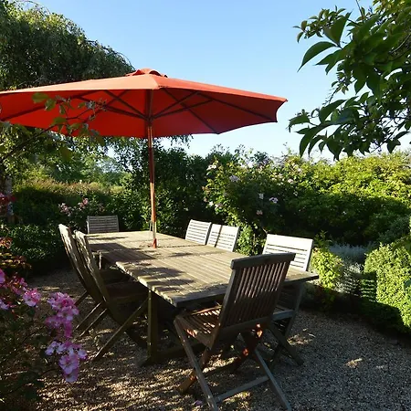 Amazing Holiday In Regneville-sur-mer With Garden Dom wakacyjny