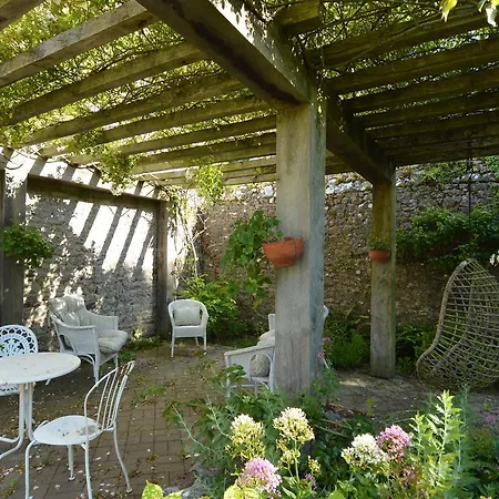 Dom wakacyjny Amazing Holiday In Regneville-sur-mer With Garden *