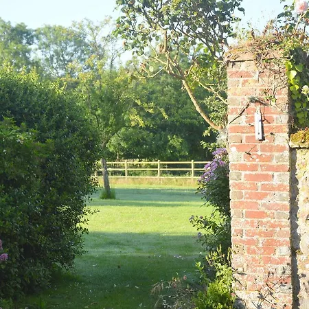 Amazing Holiday In Regneville-sur-mer With Garden Dom wakacyjny *