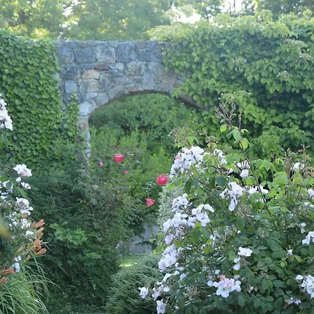 Amazing Holiday In Regneville-sur-mer With Garden * Hauteville-sur-Mer