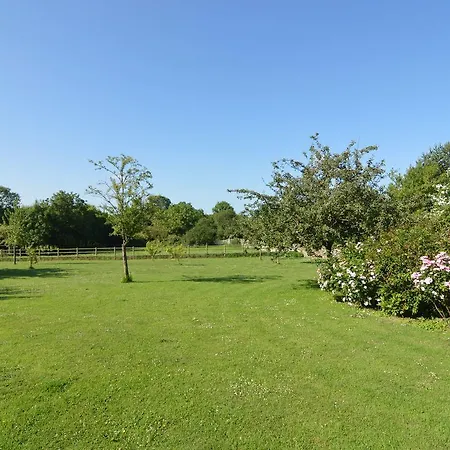Amazing Holiday In Regneville-sur-mer With Garden Dom wakacyjny Hauteville-sur-Mer